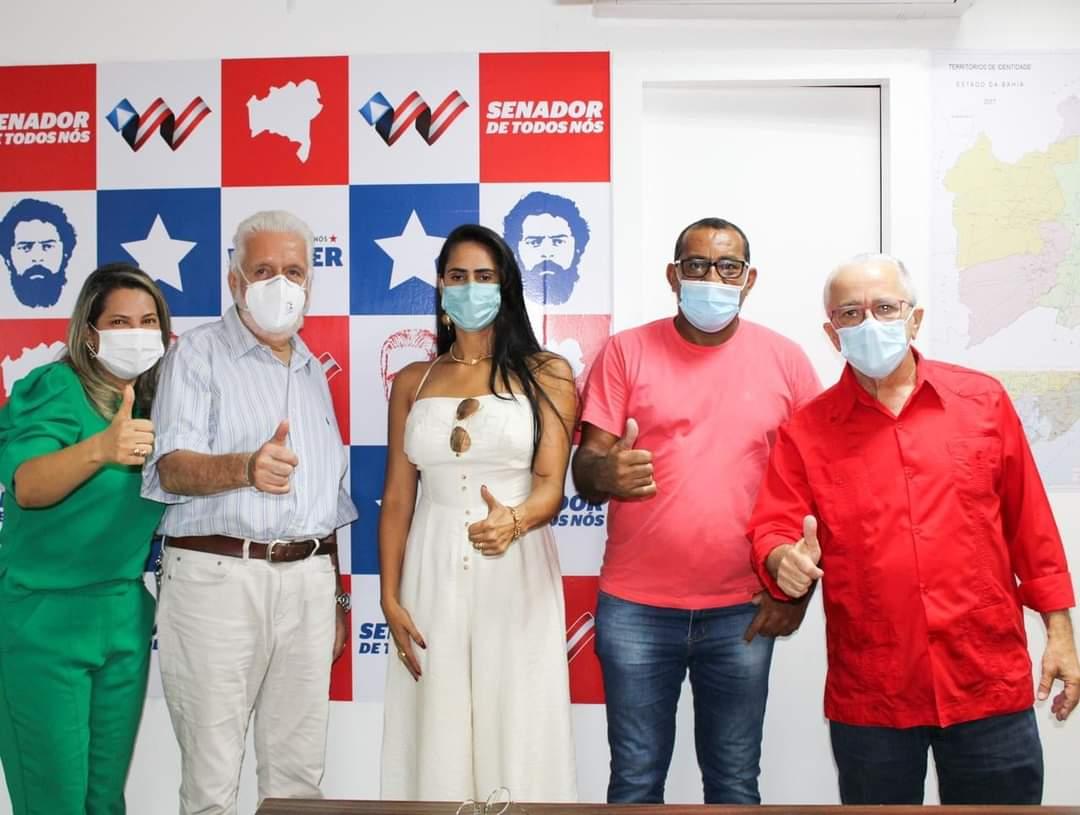 Vice-prefeita de Medeiros Neto visita o senador Jaques Wagner e mostra entusiasmo com sua pré-candidatura ao governo do Estado