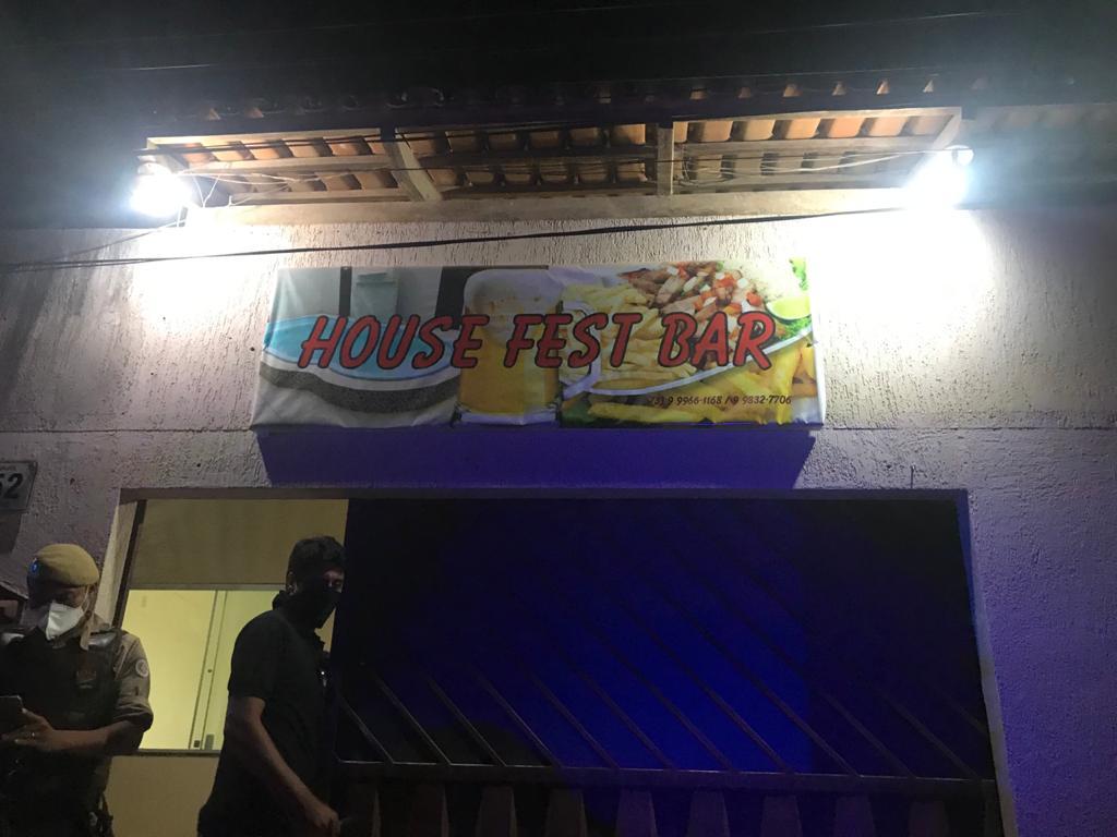PM prende 10 pessoas em festa em Teixeira de Freitas por descumprir decreto de prevenção ao Covid-19