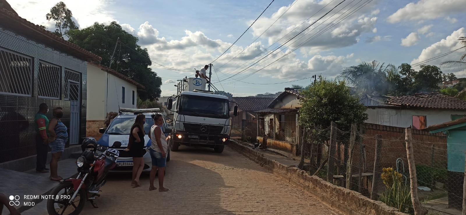 Casa pega fogo no bairro do bairro Olaria, em Medeiros Neto