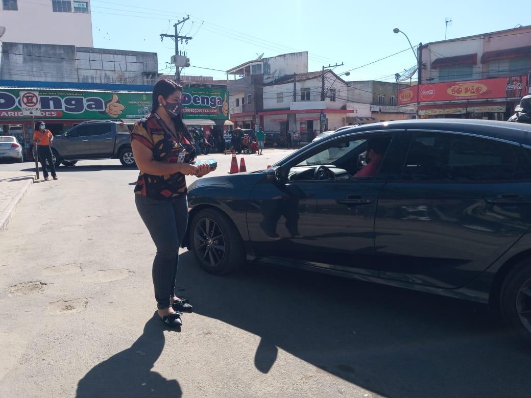 Detran-BA realiza blitz educativa em alusão ao Dia do Motorista, no centro de Medeiros Neto