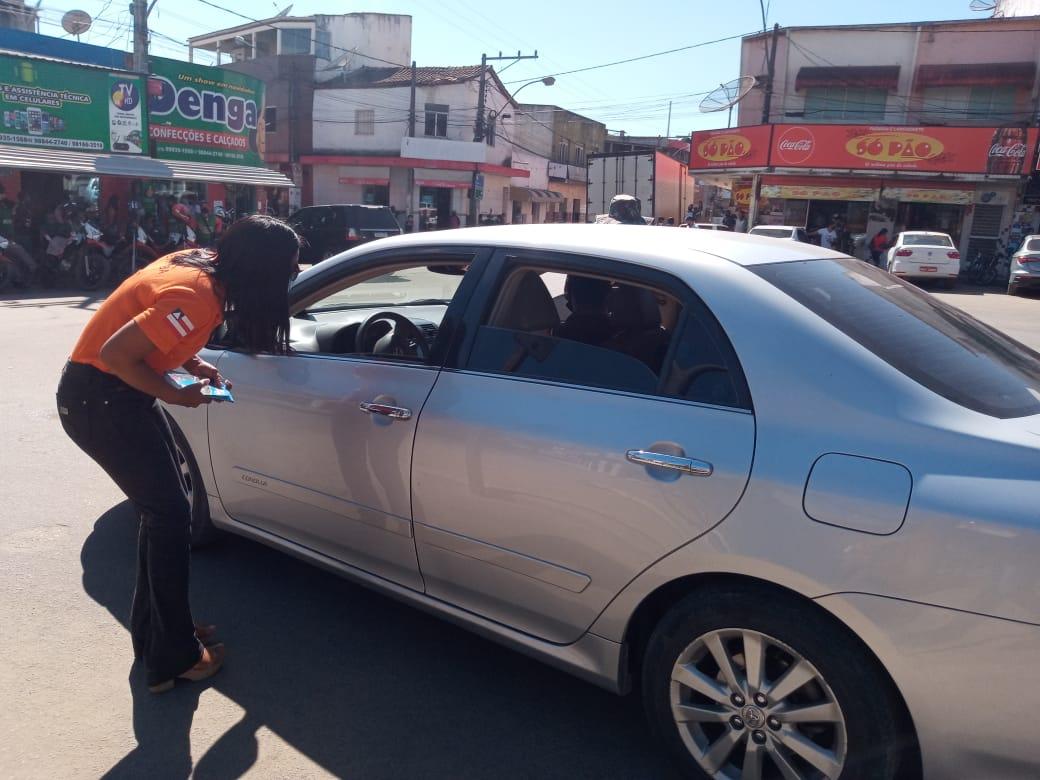 Detran-BA realiza blitz educativa em alusão ao Dia do Motorista, no centro de Medeiros Neto