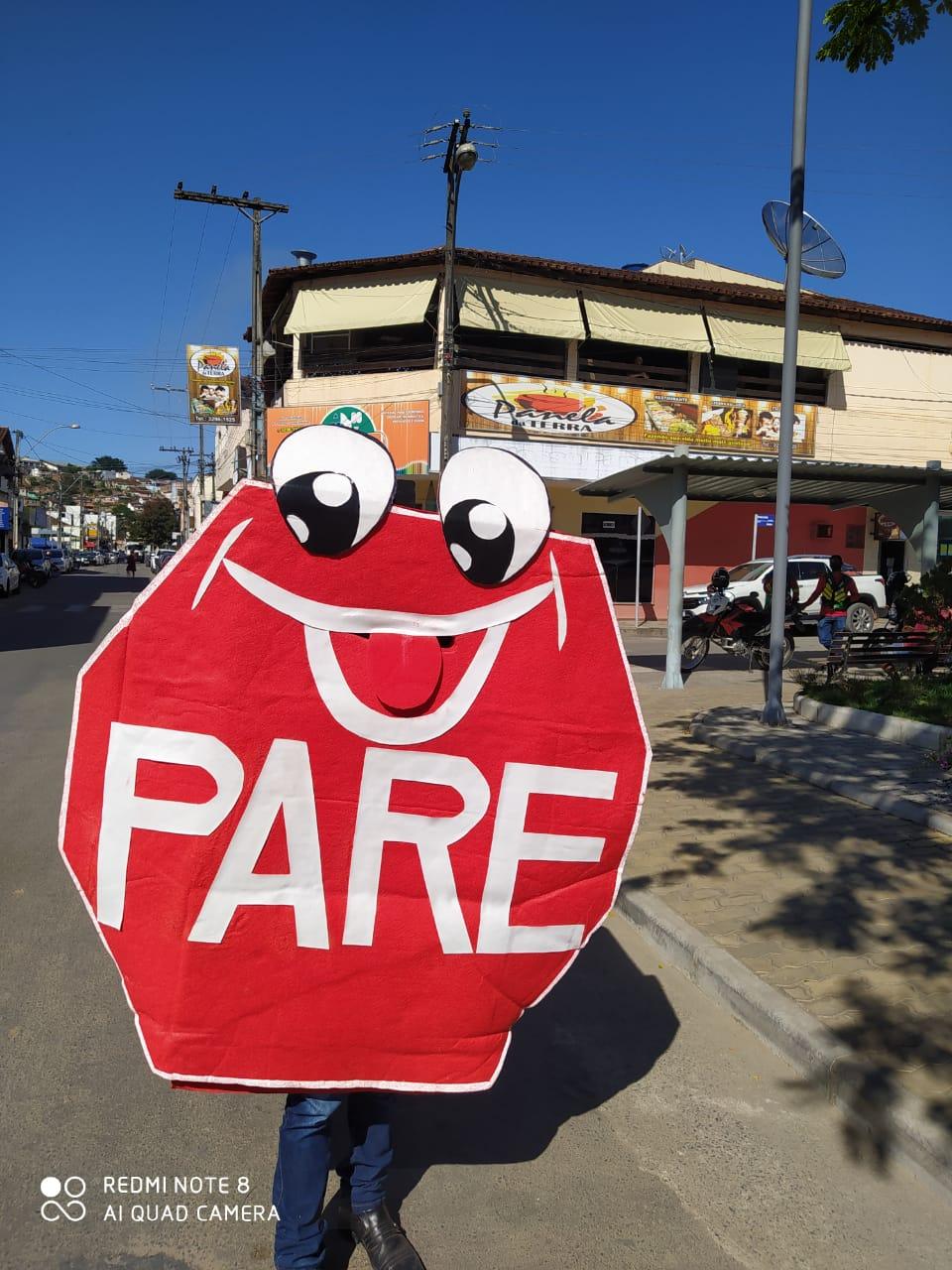 Detran-BA realiza blitz educativa em alusão ao Dia do Motorista, no centro de Medeiros Neto