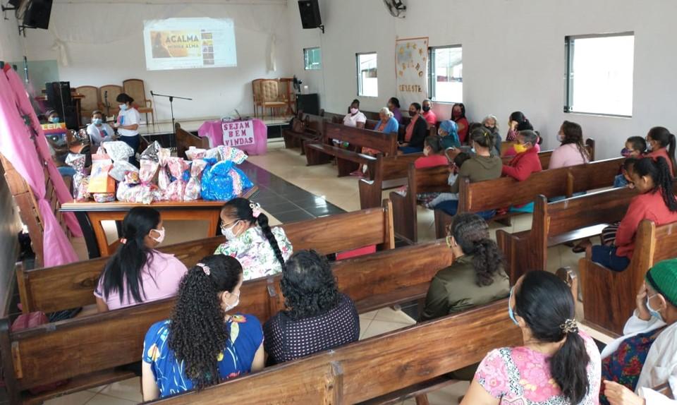 Outubro Rosa - Mulheres de Santa Rita do Planalto participam de palestras sobre cuidados e prevenção de doenças