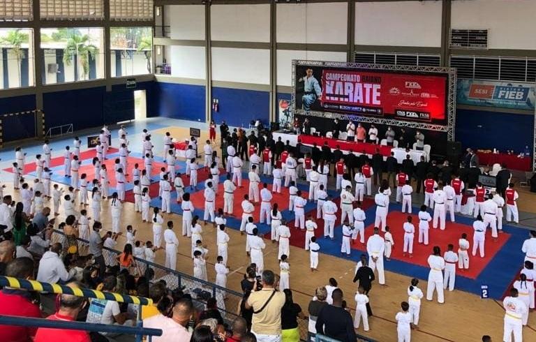 Atletas de Lajedão trazem 11 medalhas de disputa estadual de karatê em Feira de Santana Atletas de Lajedão trazem 11 medalhas de disputa estadual de karatê em Feira de Santana