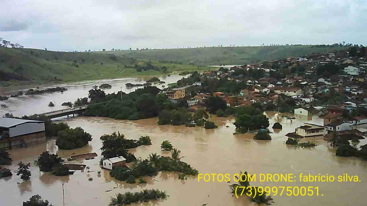 Enchente em Medeiros Neto já é considera a segunda maior da história da cidade; veja fotos e vídeos   