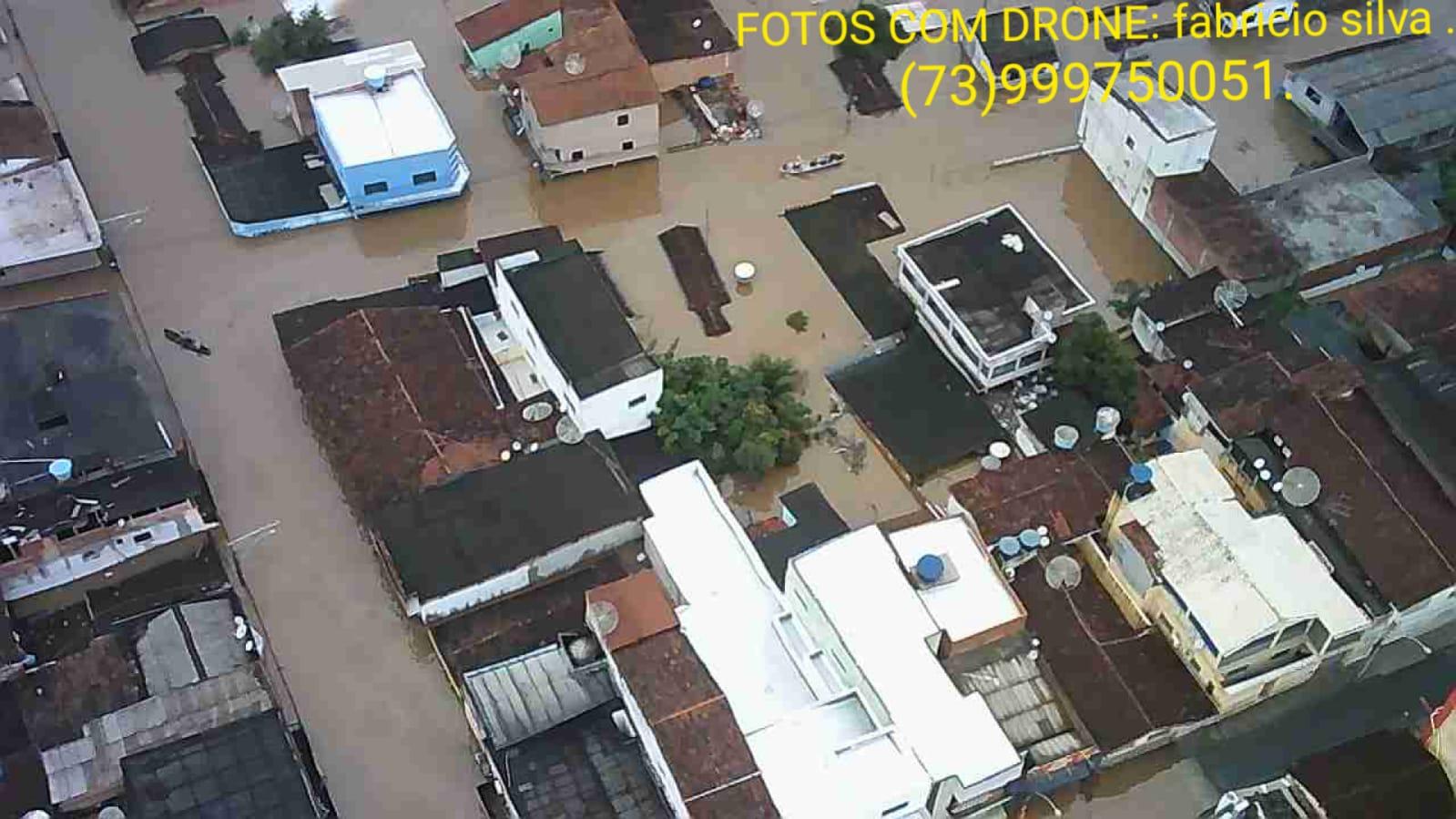 Enchente em Medeiros Neto já é considera a segunda maior da história da cidade; veja fotos e vídeos   