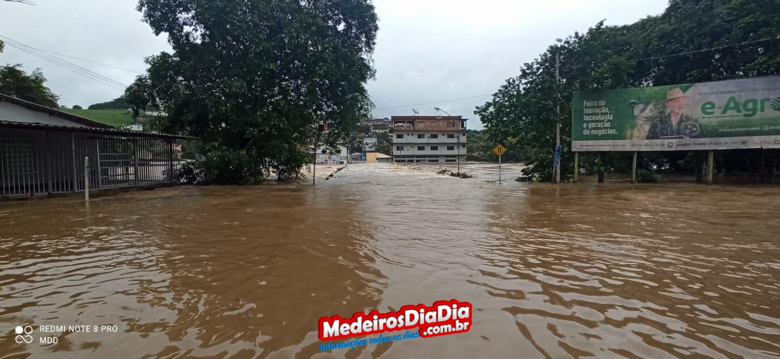 Enchente em Medeiros Neto já é considera a segunda maior da história da cidade; veja fotos e vídeos   