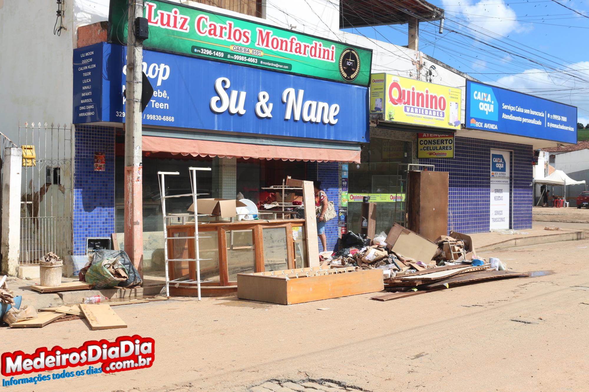 Comerciantes contabilizam prejuízos na casa dos milhões de reais após enchente no centro de Medeiros Neto