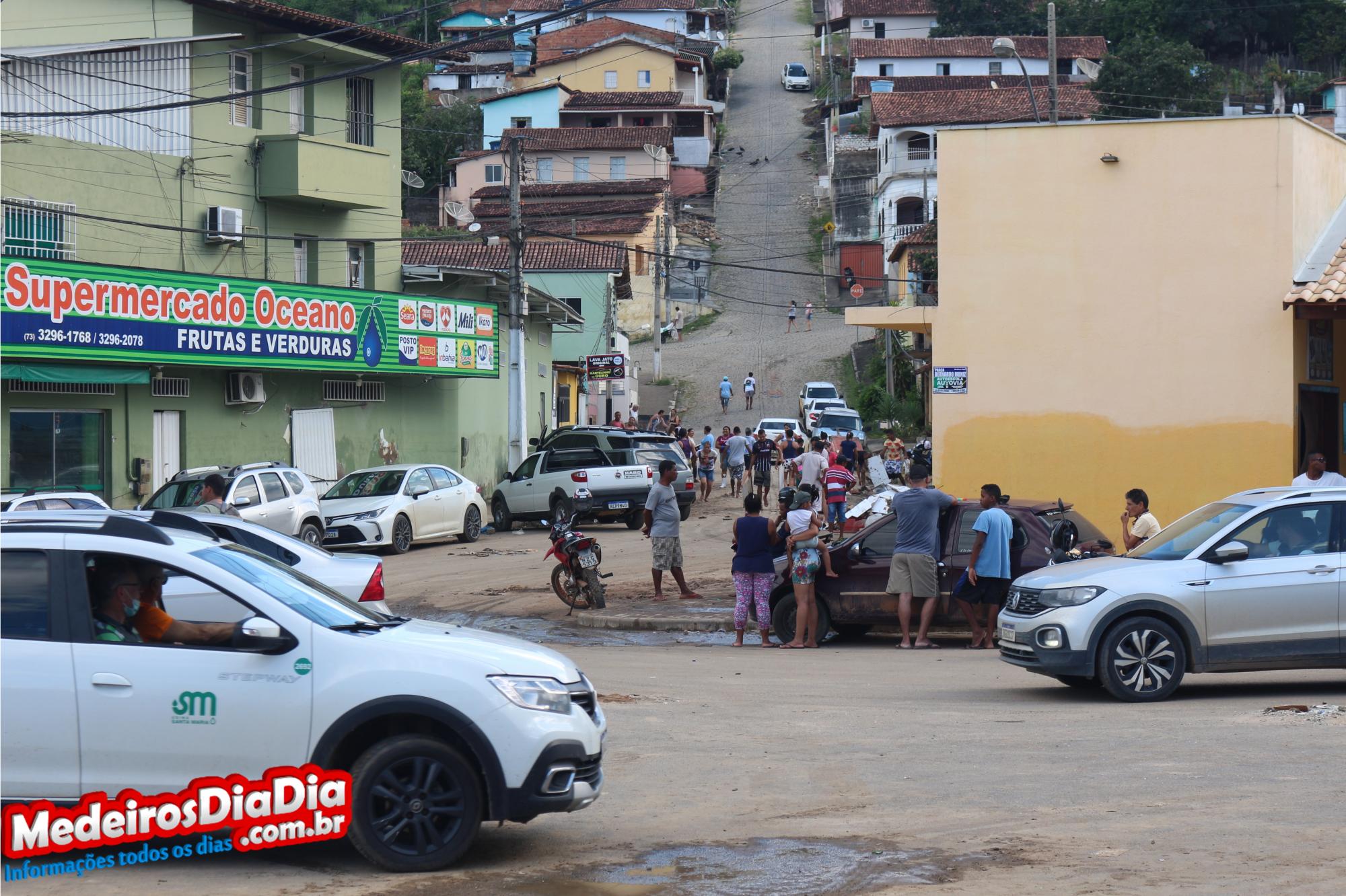 Comerciantes contabilizam prejuízos na casa dos milhões de reais após enchente no centro de Medeiros Neto