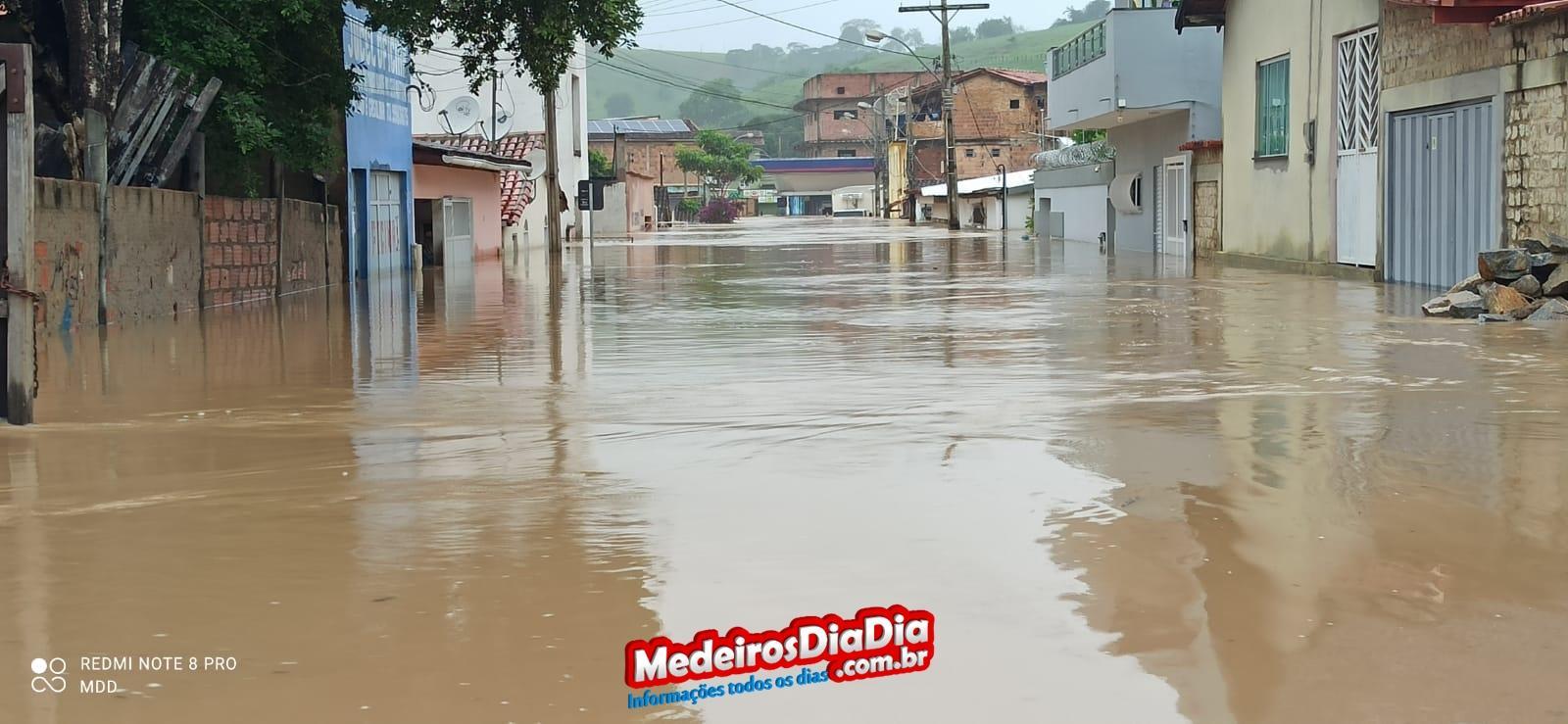 Enchente histórica em Medeiros Neto completa um semana