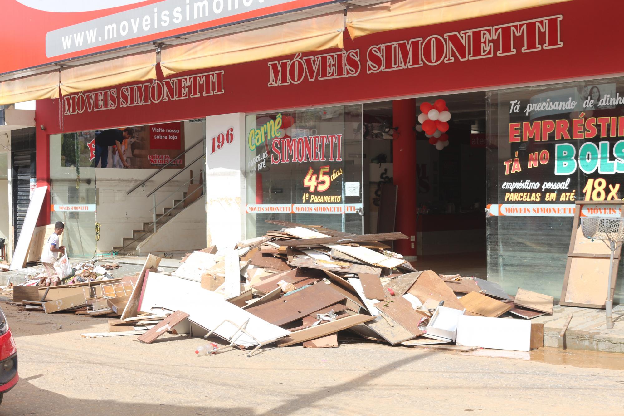 Enchente histórica em Medeiros Neto completa um semana