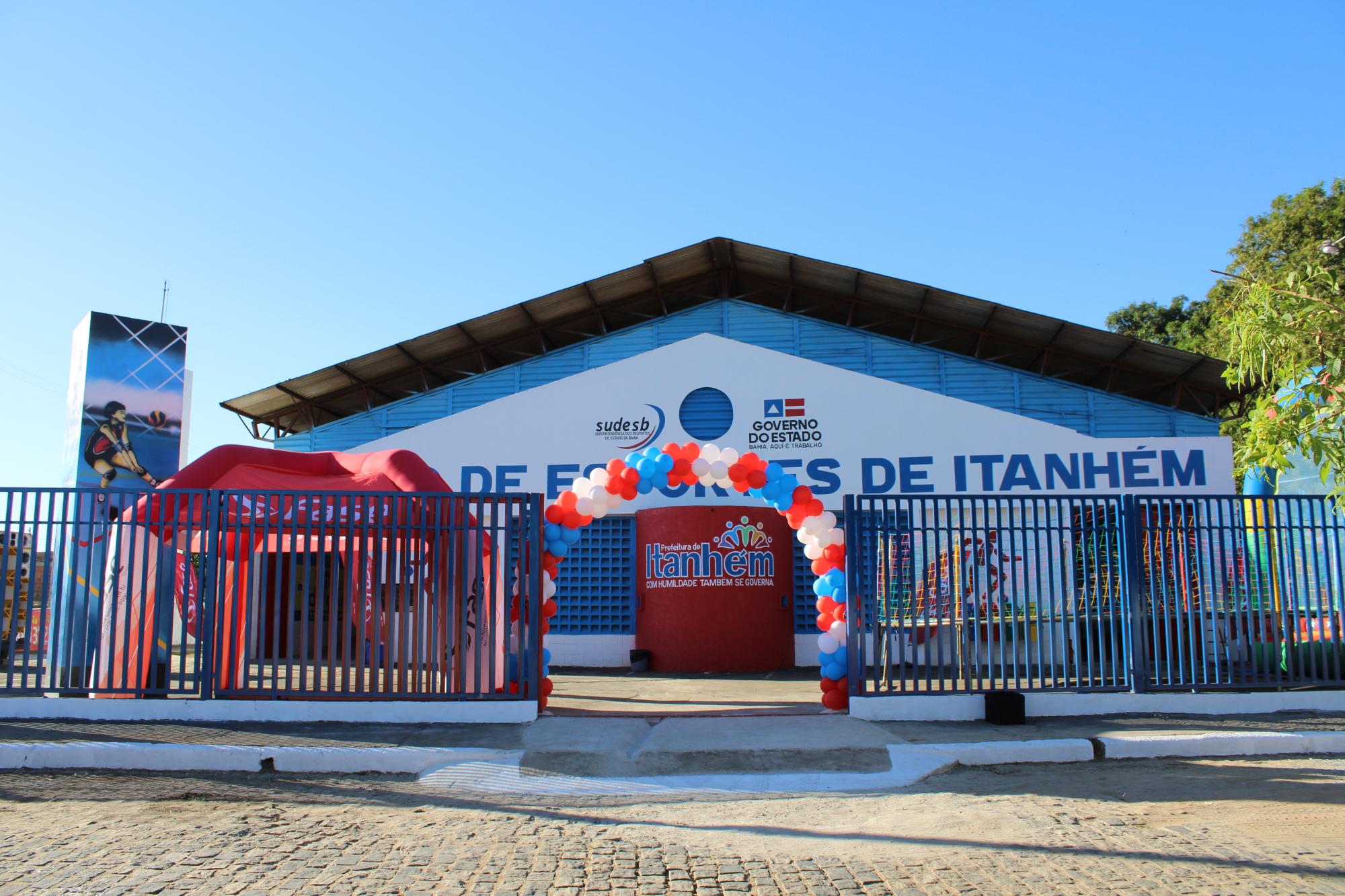Emoção, muitos gols e arquibancadas lotadas marcam a reinauguração do Ginásio de Esportes em Itanhém