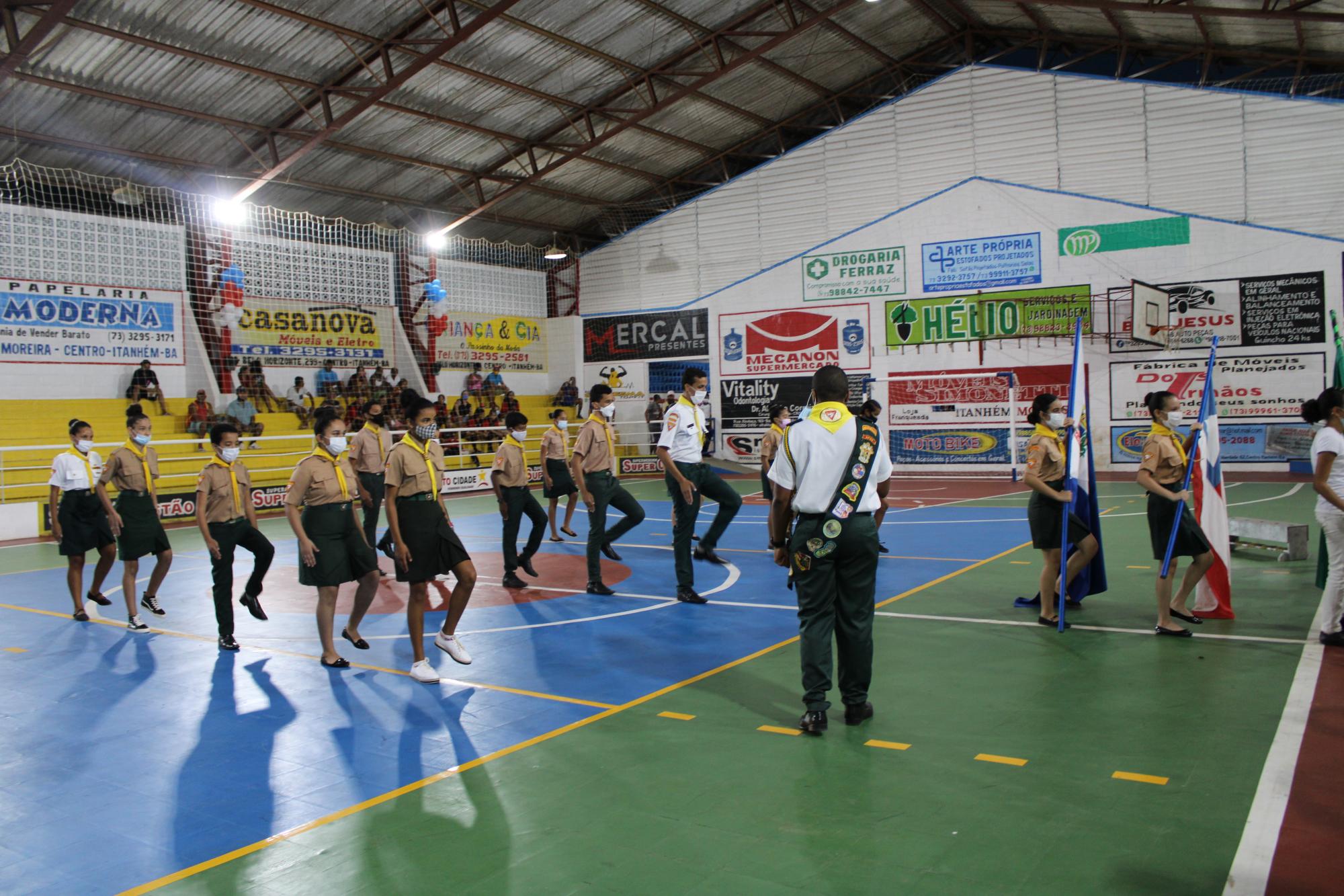 Emoção, muitos gols e arquibancadas lotadas marcam a reinauguração do Ginásio de Esportes em Itanhém