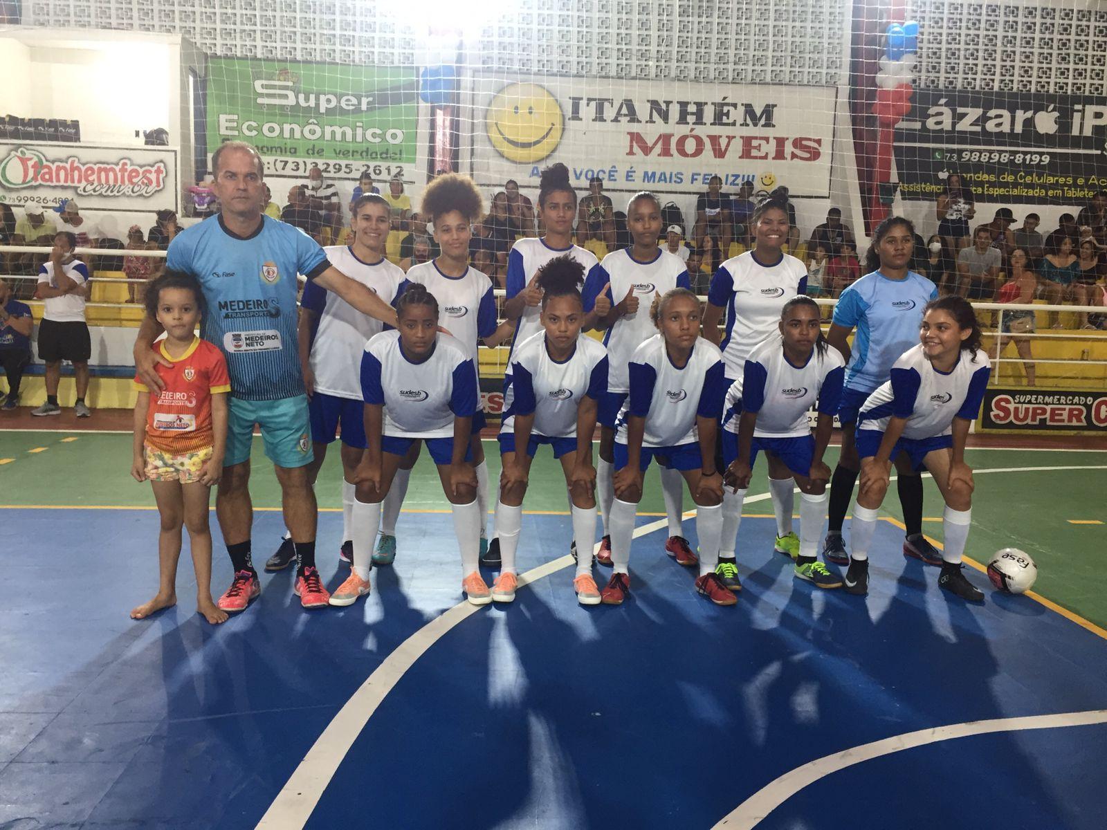 Emoção, muitos gols e arquibancadas lotadas marcam a reinauguração do Ginásio de Esportes em Itanhém