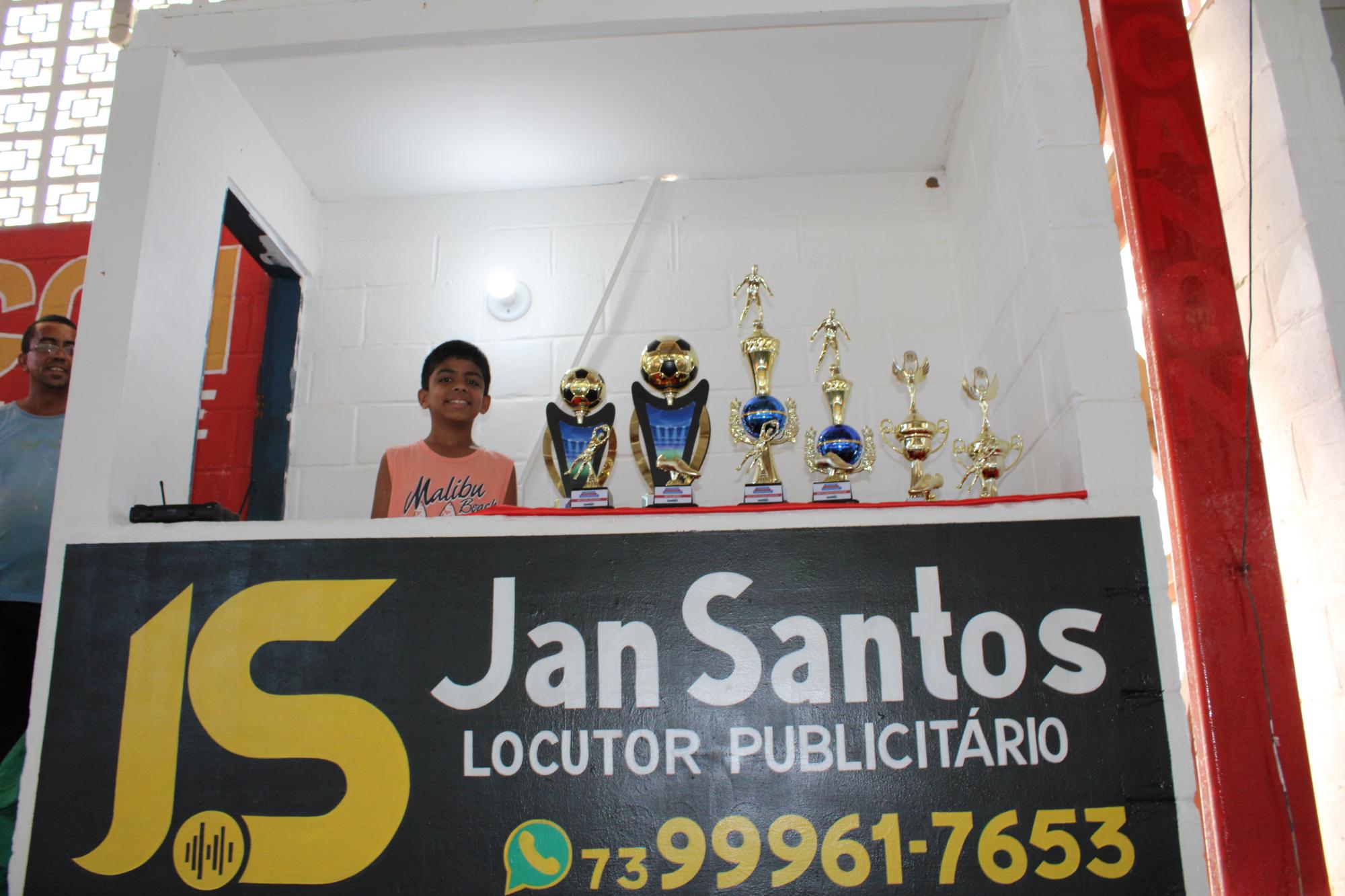 Emoção, muitos gols e arquibancadas lotadas marcam a reinauguração do Ginásio de Esportes em Itanhém