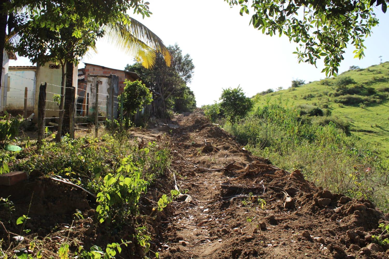 Prefeitura faz rede de esgoto no bairro Monte Santo, em Itanhém
