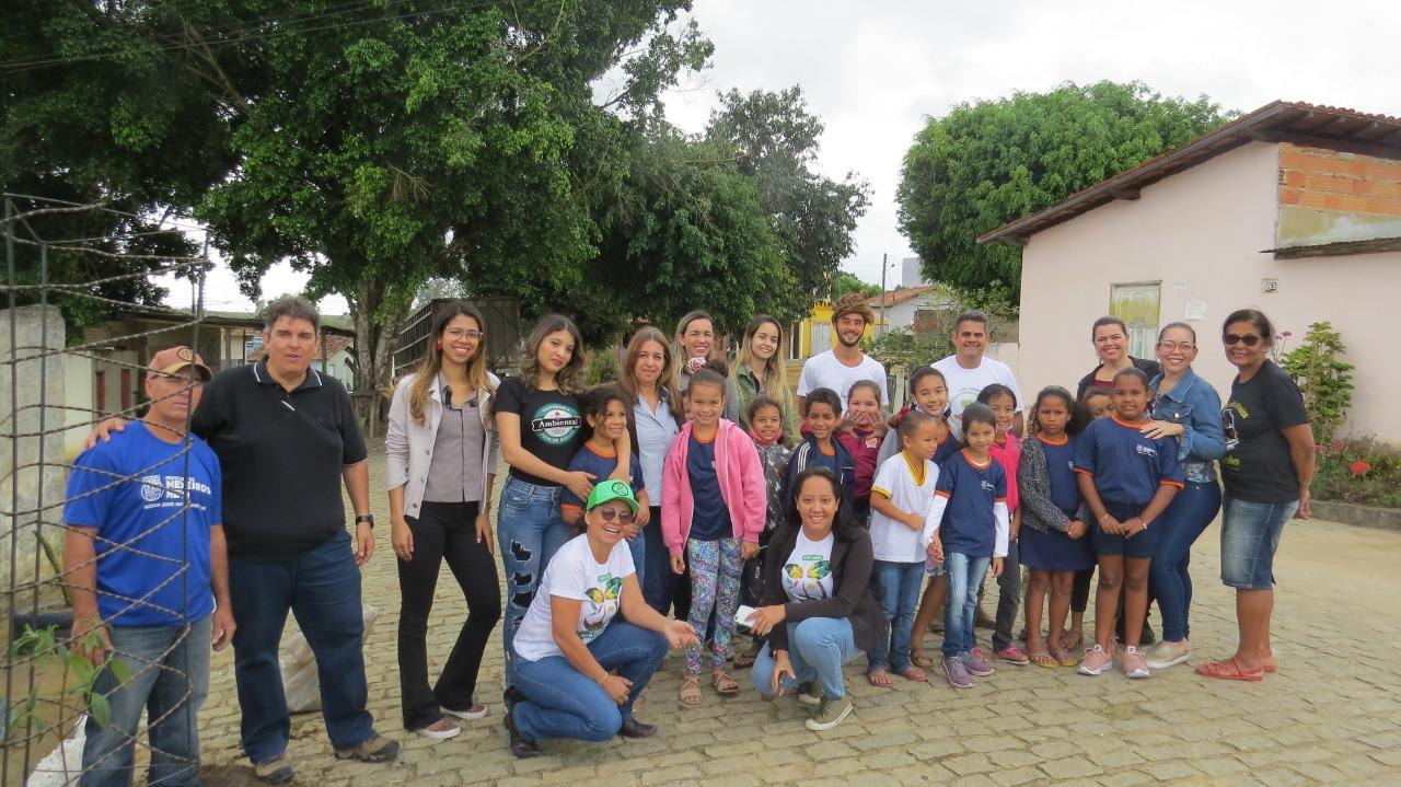Equipes voluntárias se unem em ação de revitalização da Ilha Tropical, em Medeiros Neto