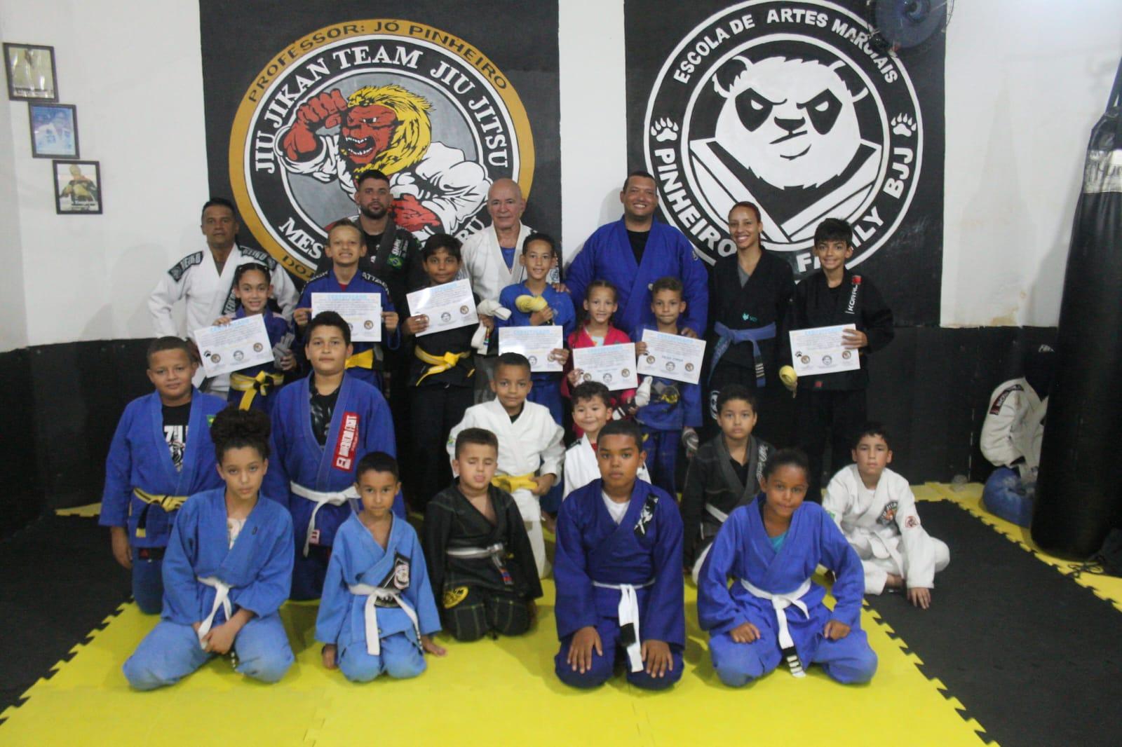 Jiu Jitsu de Itanhém realiza graduação de alunos com presença do bicampeão mundial Mestre Caxambu