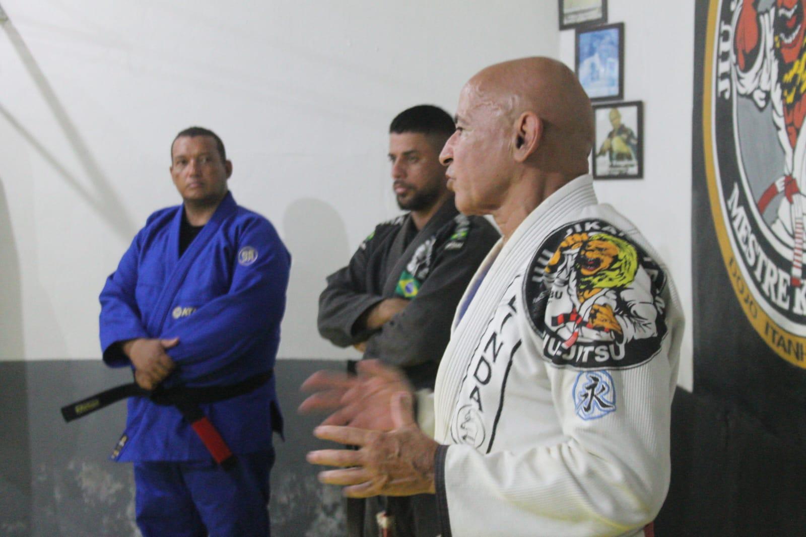 Jiu Jitsu de Itanhém realiza graduação de alunos com presença do bicampeão mundial Mestre Caxambu