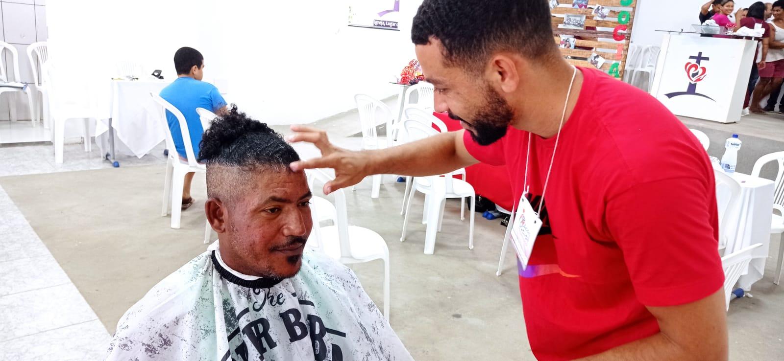 Igreja Wesleyana do Bairro Monte Santo realiza grande evento solidário em Itanhém. Centenas de pessoas foram beneficiadas