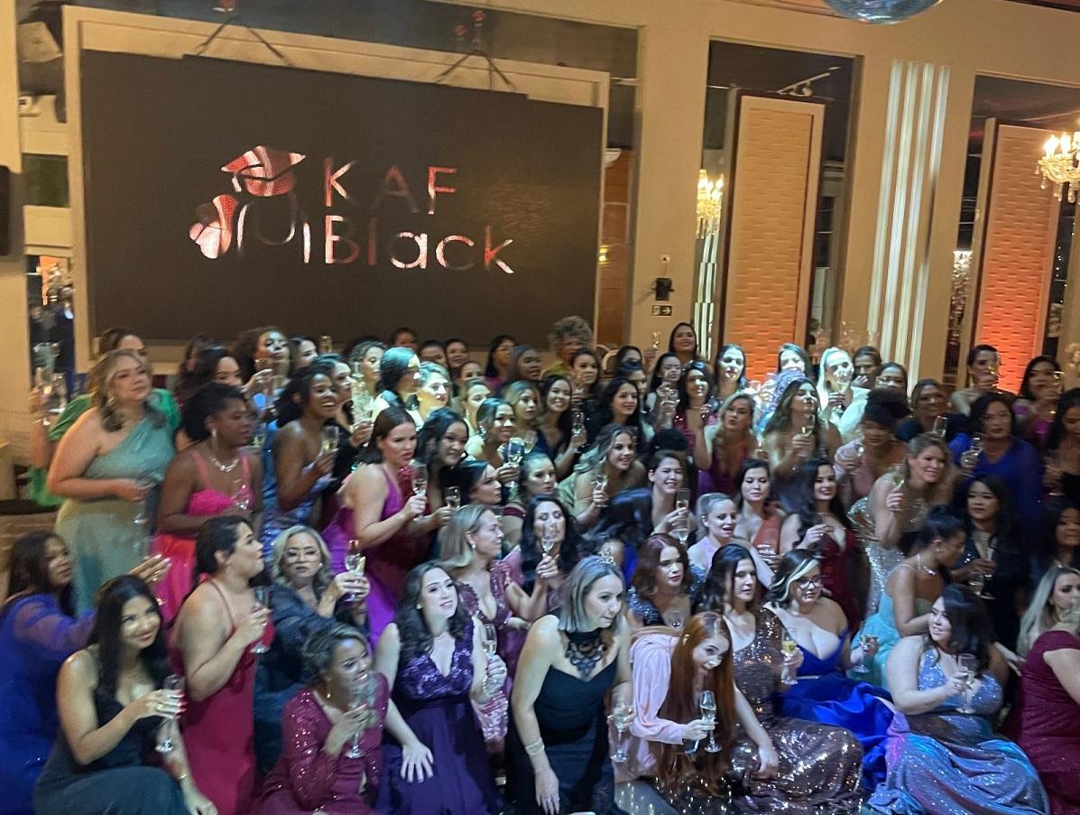 Medeirense se torna primeira instrutora de manicure certificada pelo MEC no Brasil