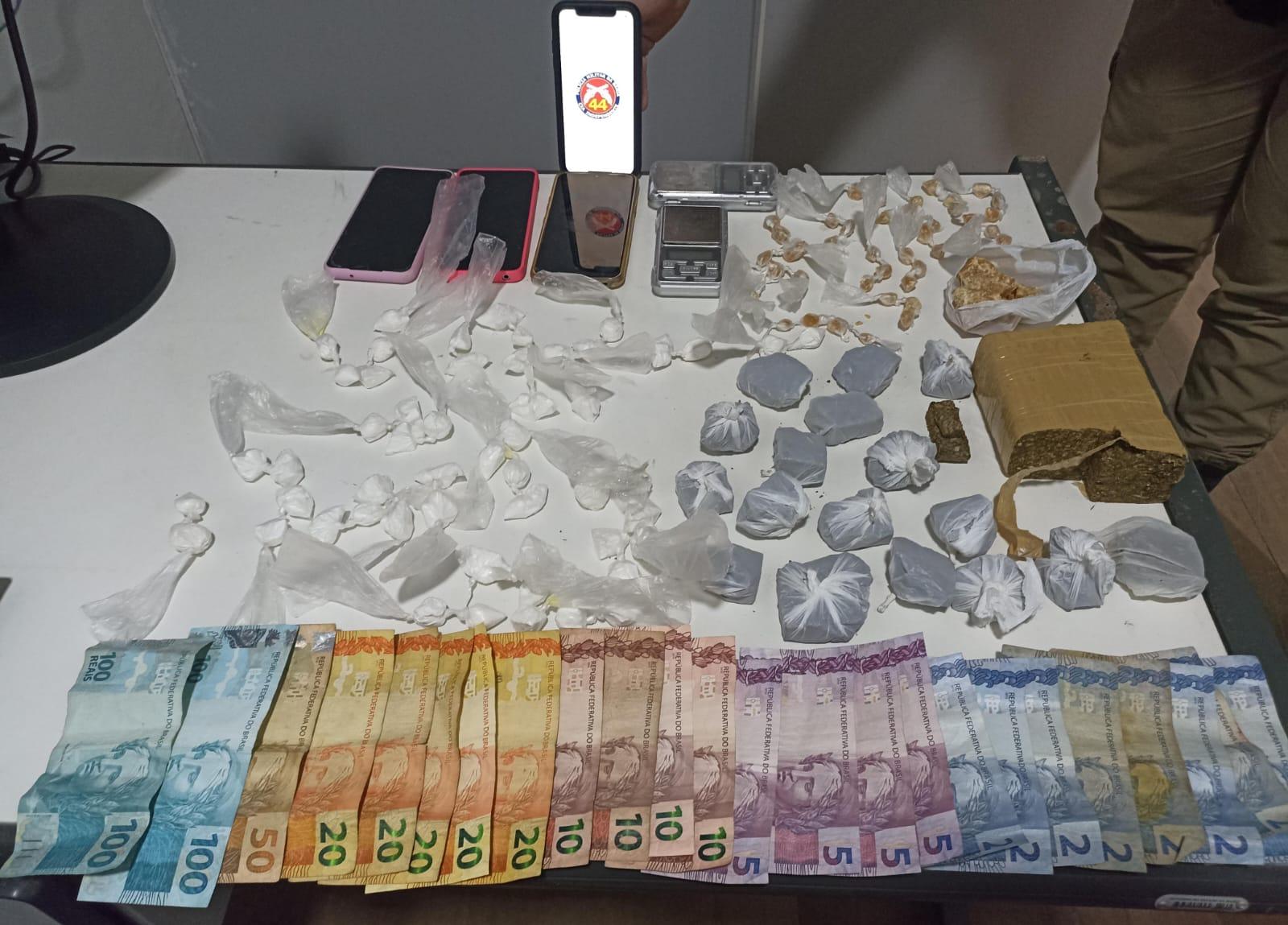 Trio é preso em Medeiros Neto com farta quantidade de drogas e dinheiro