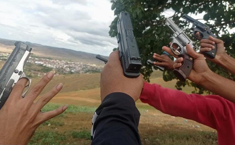 PM de Bertópolis prende Dieysson Santos, matador da facção BDM, acusado de assassinar Larissa Pardim em Itanhém